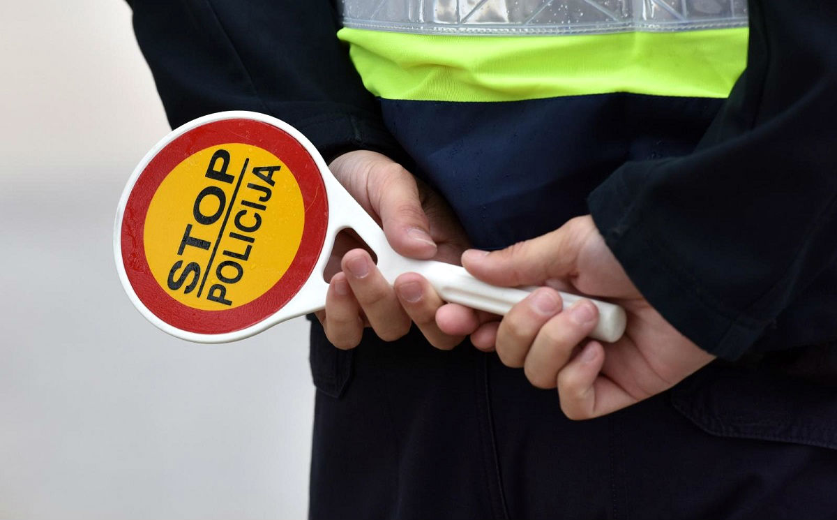 Talijan u autu slovenskih tablica jurio autocestom A3 250 na sat