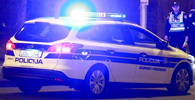 Policajci u Slavoniji ulovili lopova na djelu, razbio je staklo pa im htio pobjeći