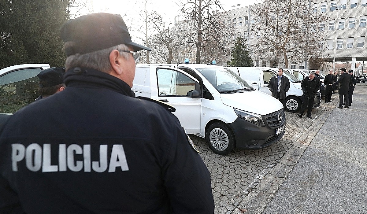 VIDEO Policija dobila deset novih kombija opremljenih forenzičkom opremom