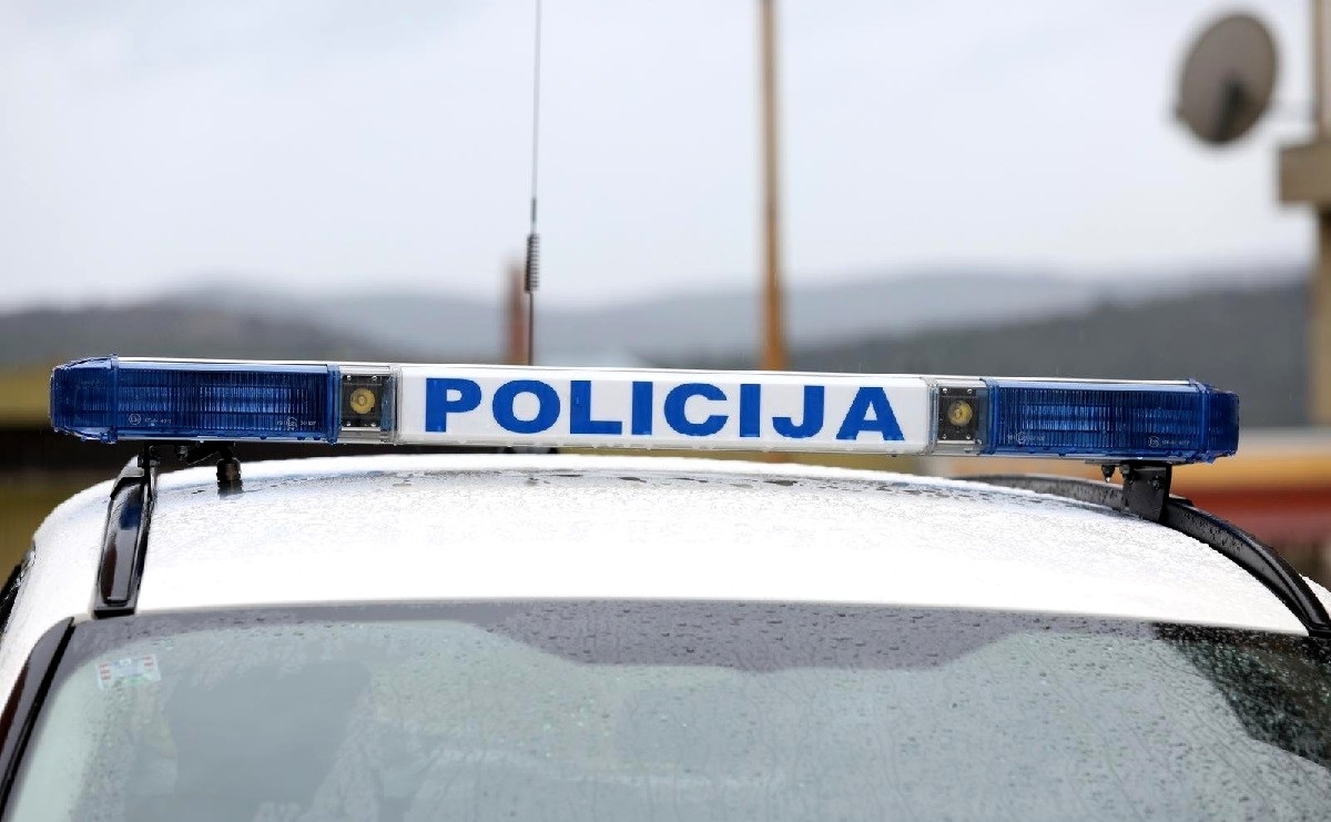 Mladić kod Trogira izudarao starca metalnom šipkom