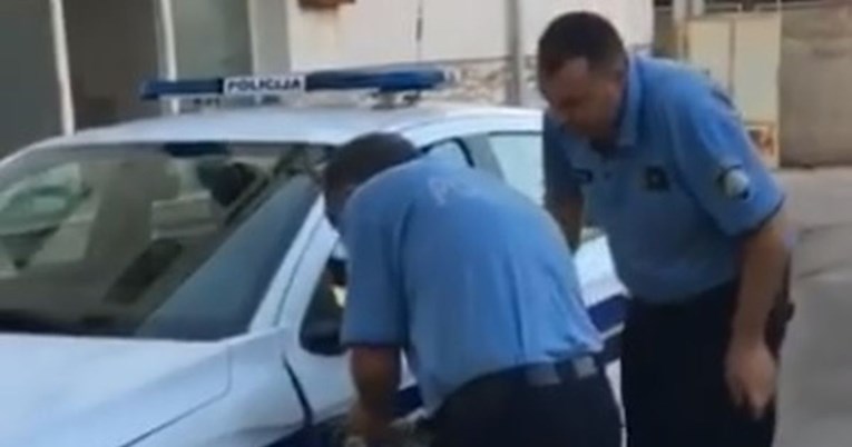 Hrvatski policajci su hit: Pogledajte kako pokušavaju popraviti službeni auto