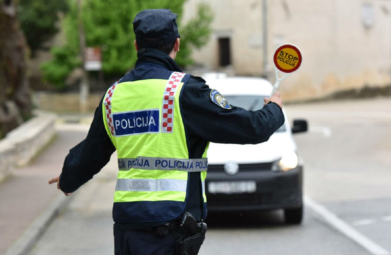 Vozač u Zagrebu nudio 200 kuna policajcu, prijeti mu zatvor