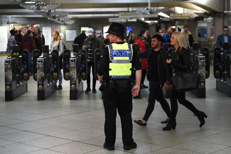 U 2 mjeseca u Londonu nožem ubijeno 24 ljudi. Britanci krive premijerku May