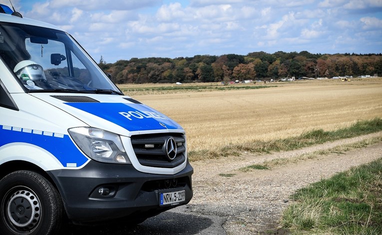 Njemačkoj policiji prijavljena nesreća, ispalo je da Hrvat pijan leži na cesti