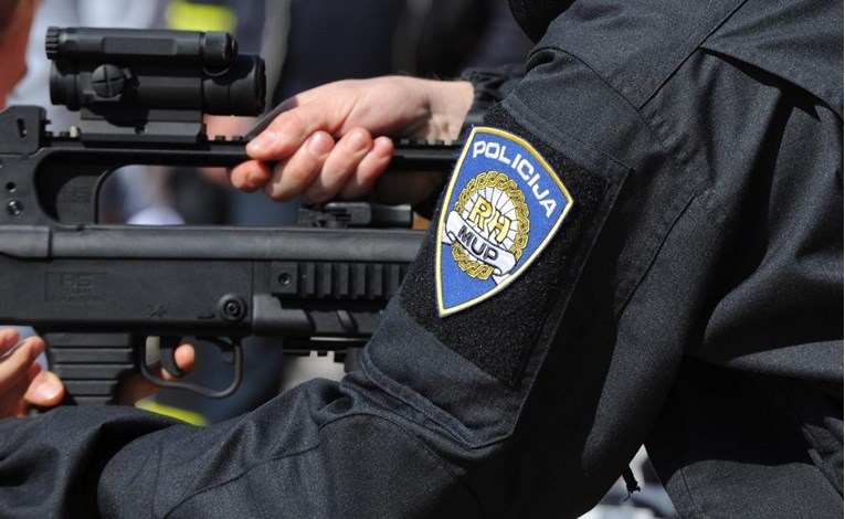 Incident u Vagancu: Policajac pucao nakon što je na njega krenuo tip s nožem
