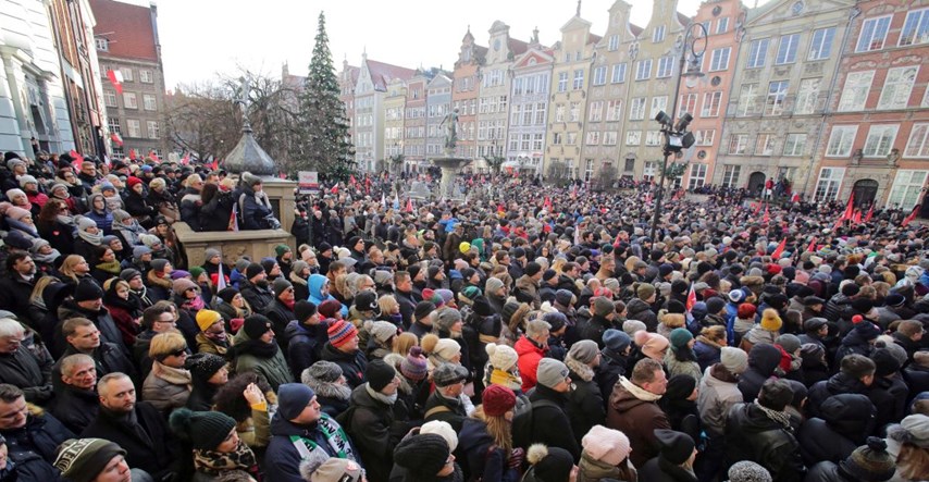 Na sprovodu ubijenog poljskog gradonačelnika 45 tisuća ljudi