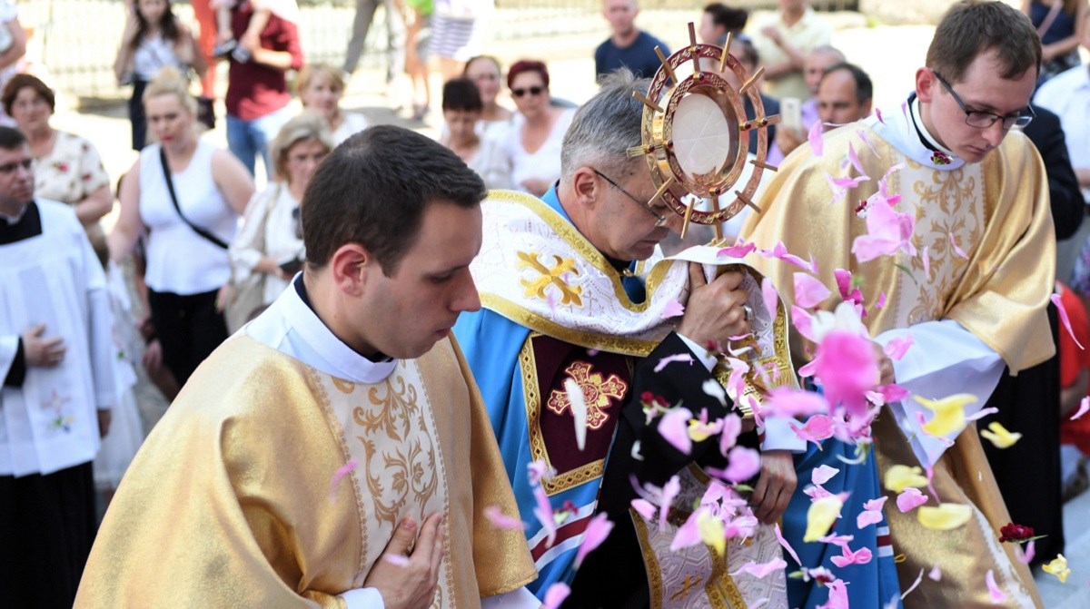 Poljska biskupska konferencija ispričala se zbog pedofilskih zločina