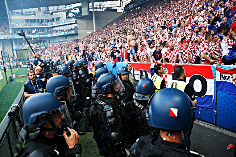 Stigla dojava da huligani žele prekinuti utakmicu Hrvatske, ruska vojska čuva stadion