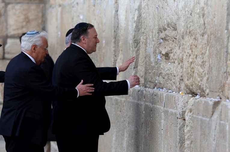 Pompeo i Netanyahu zajedno molili kod Zida plača