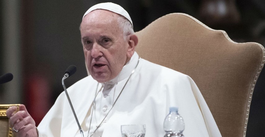 Papa Franjo usporedio pobačaj s angažiranjem plaćenog ubojice