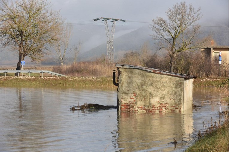 Zbog kiše i zatopljenja prijete nove poplave u BiH