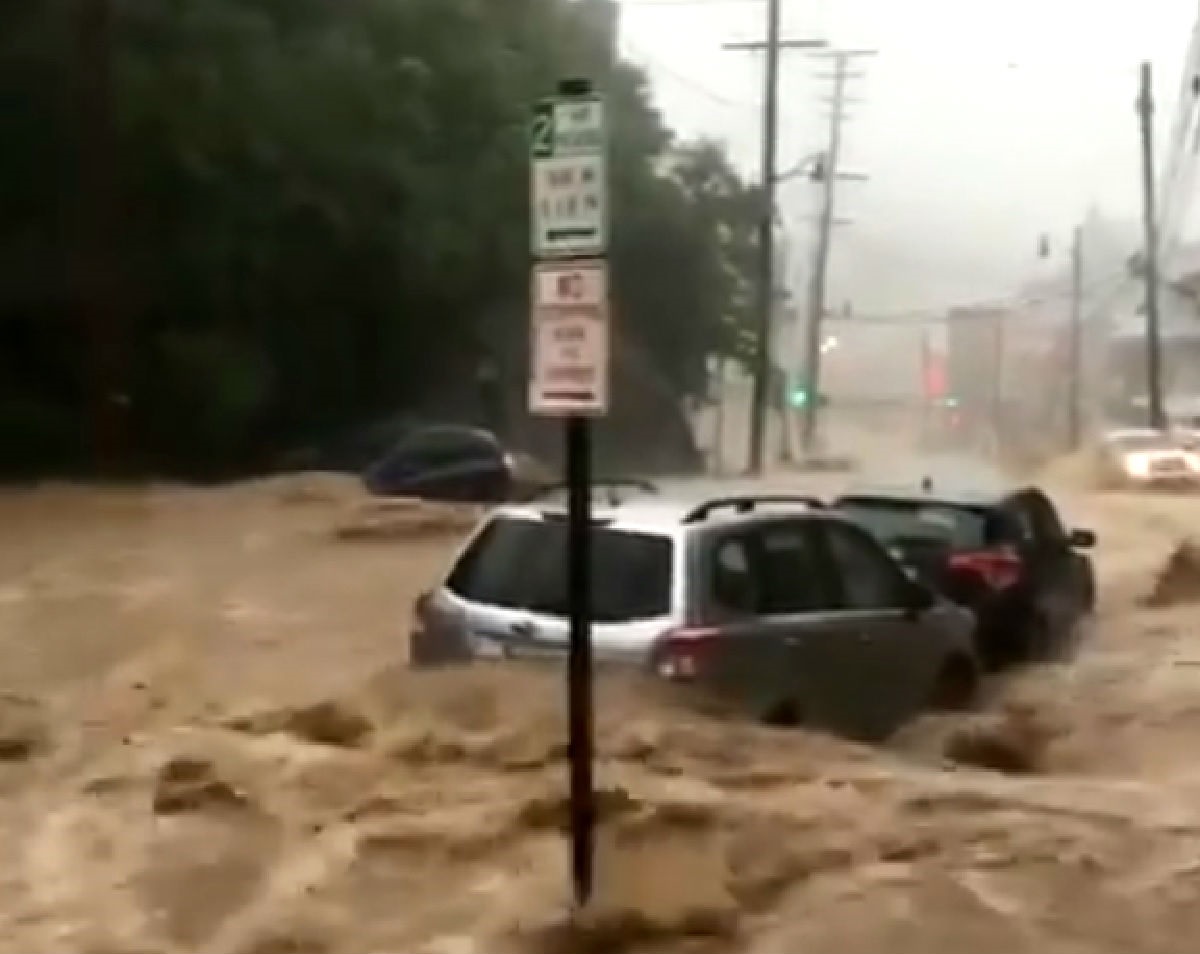 VIDEO Silovite poplave pogodile istočnu obalu SAD-a, izdano upozorenje za tornado