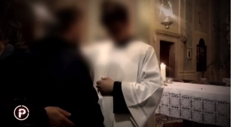 Dječak iz Splita glumio svećenika: Vodio mise i egzorcizme, ovo je njegova priča