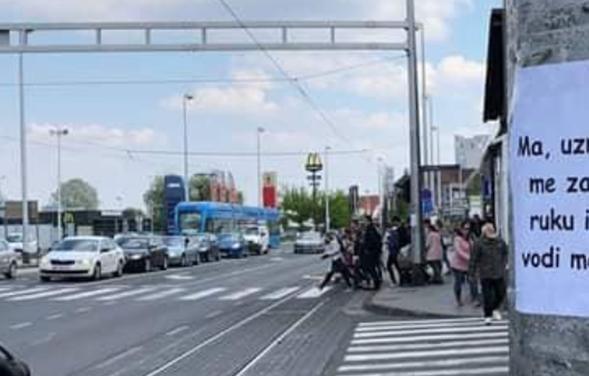 FOTO Zagrepčane iznenadile neobične poruke na rasvjetnim stupovima u Dubravi