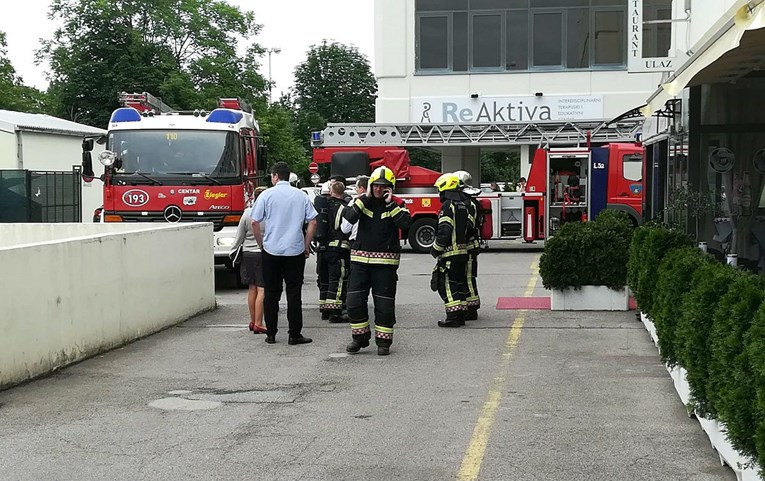Zapalilo se ulje u zagrebačkom restoranu, četiri vatrogasna vozila izašla na teren
