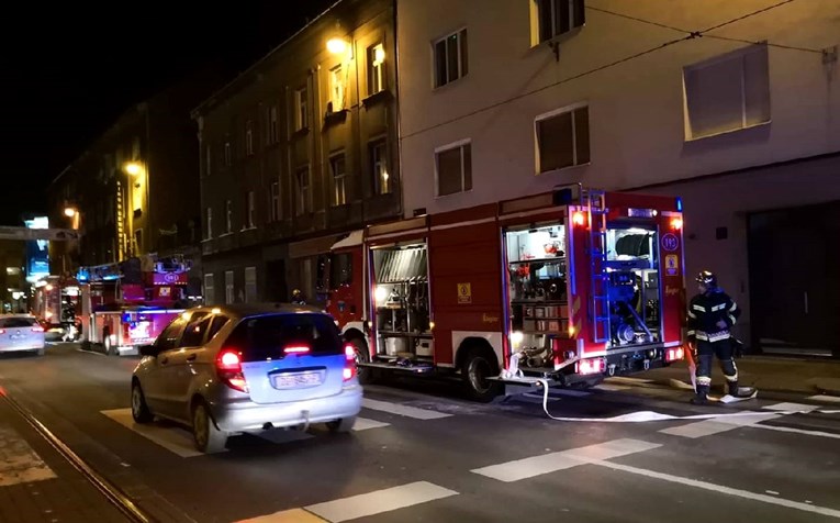 Ugašen požar u zagrebačkoj Ilici, zapalilo se smeće na prvom katu zgrade
