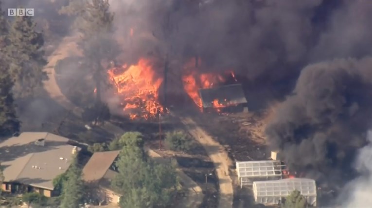VIDEO Požari u Kaliforniji: Vatra guta kuće i sve pred sobom