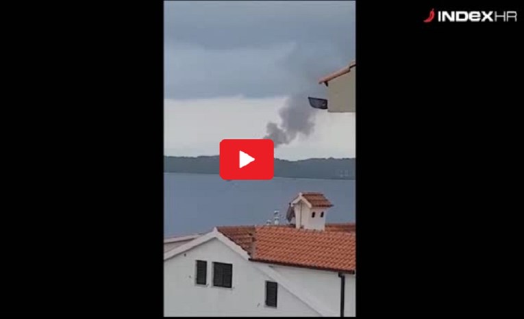 VIDEO Grom izazvao požar na Hvaru