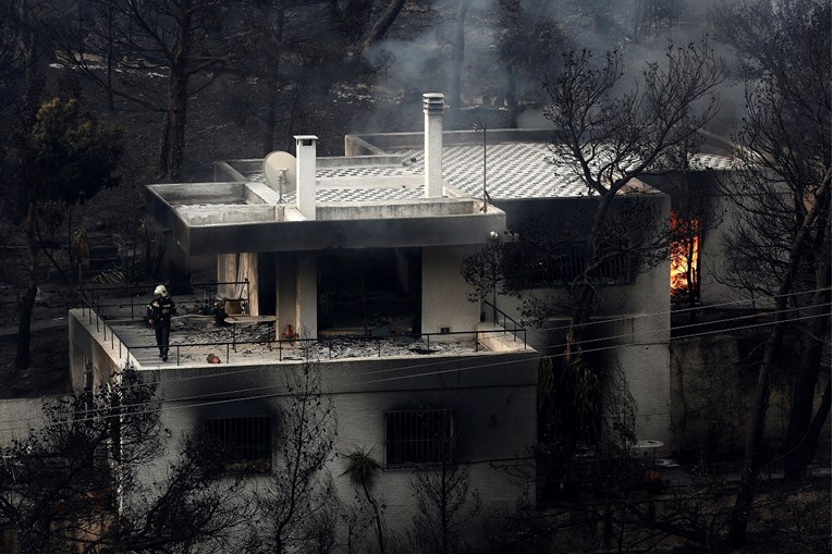 Grčki ministar: Stanovnici su samo pogoršali požar
