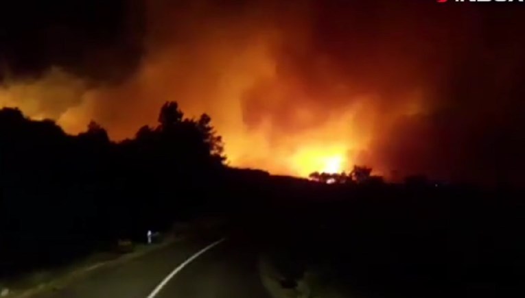 VIDEO Pogledajte požar kod Orebića izbliza, snimku nam je poslao vatrogasac