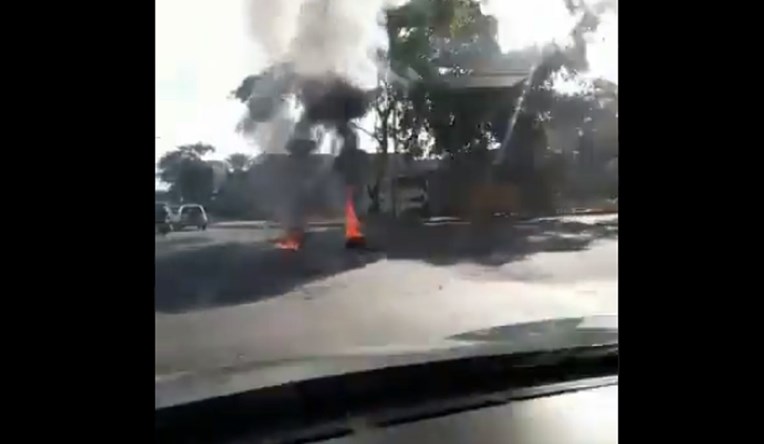 Snimke iz Venezuele: Pucnjava, strojnice na mostovima, ljudi na ulicama