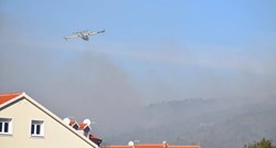 Pod nadzorom veliki požar kod Tribunja, mještani sumnjaju da je podmetnut