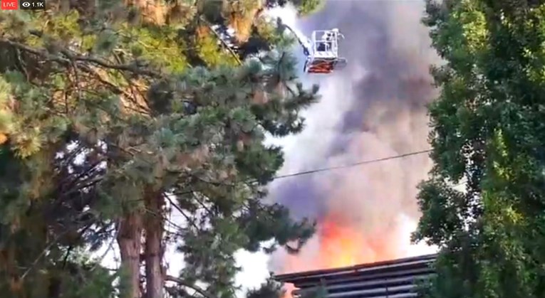VIDEO Gorjela napuštena zgrada u Zagrebu, vatrogasci stavili požar pod kontrolu