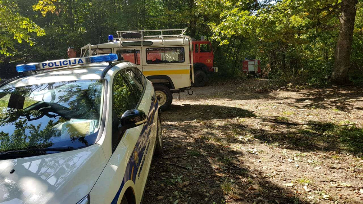 Kod Požege poginuo muškarac, traktor se prevrnuo na njega