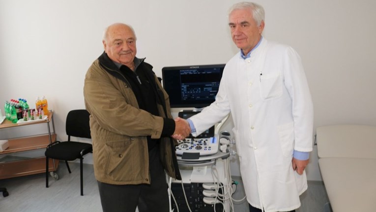 Umirovljenik Mato požeškoj bolnici poklonio uređaj vrijedan 100.000 eura