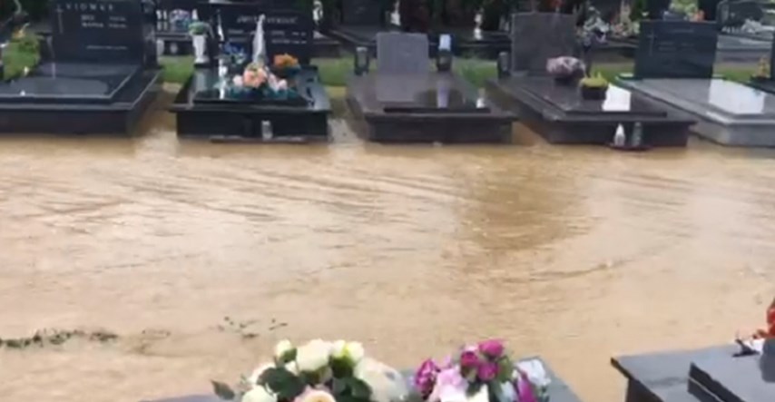 VIDEO Poplavljeno groblje u Požegi