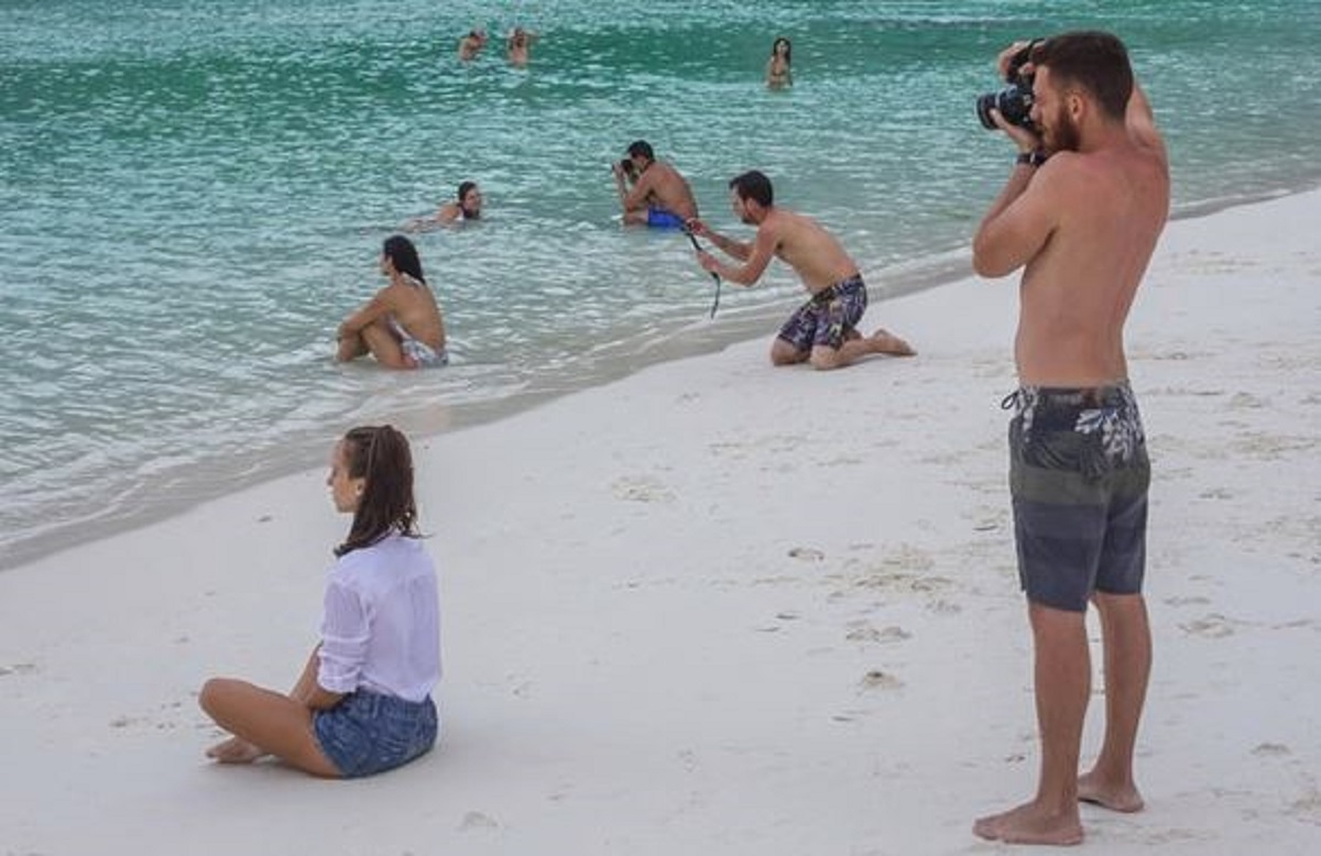 Fotkao curu na plaži za Instagram pa vidio nešto što nije mogao vjerovati