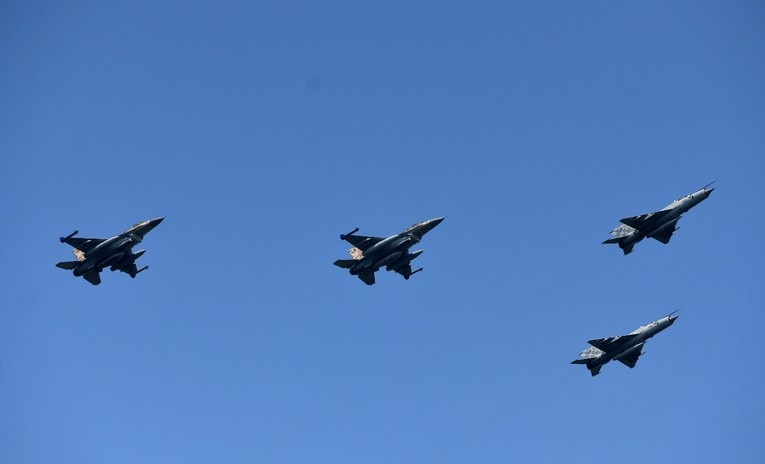 Pogledajte prelet naših MIG-ova i izraelskih F-16 nad Kninom