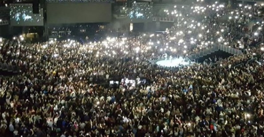 Zagrebačka Arena sinoć je bila krcata: Molili za domovinu i pjevali o Isusu