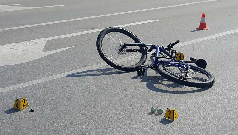 Autom u Koprivnici naletio na mladu biciklisticu, prevezena je u bolnicu
