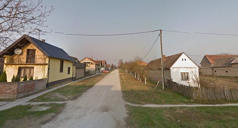 Teška nesreća u Slavoniji, vozač sletio u kanal, putnik poginuo