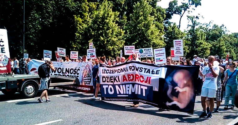 Tisuće Poljaka marširalo protiv obaveznog cijepljenja