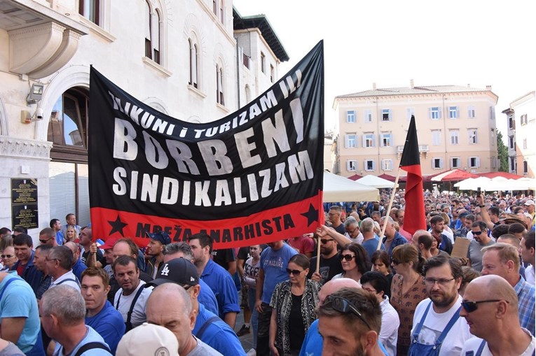 3500 radnika Uljanika hoda Pulom, viču: "IDS lopovi"