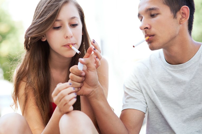 SAD podignuo dobnu granicu za kupnju cigareta i e-cigareta s 18 na 21