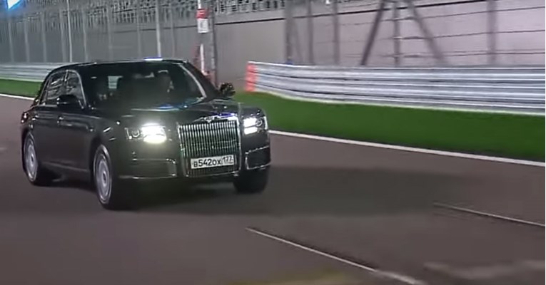 Pogledajte kako Putin i Sisi jure F1 stazom u prestižnoj ruskoj limuzini