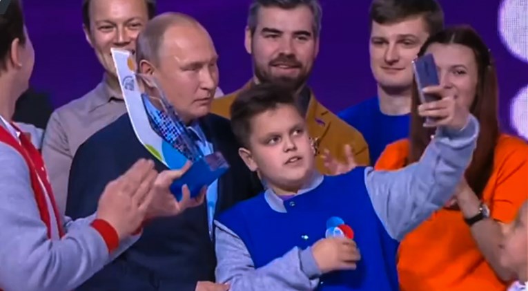 Dječak uspio nažicati Putina selfie, ali nije očekivao što će mu se dogoditi