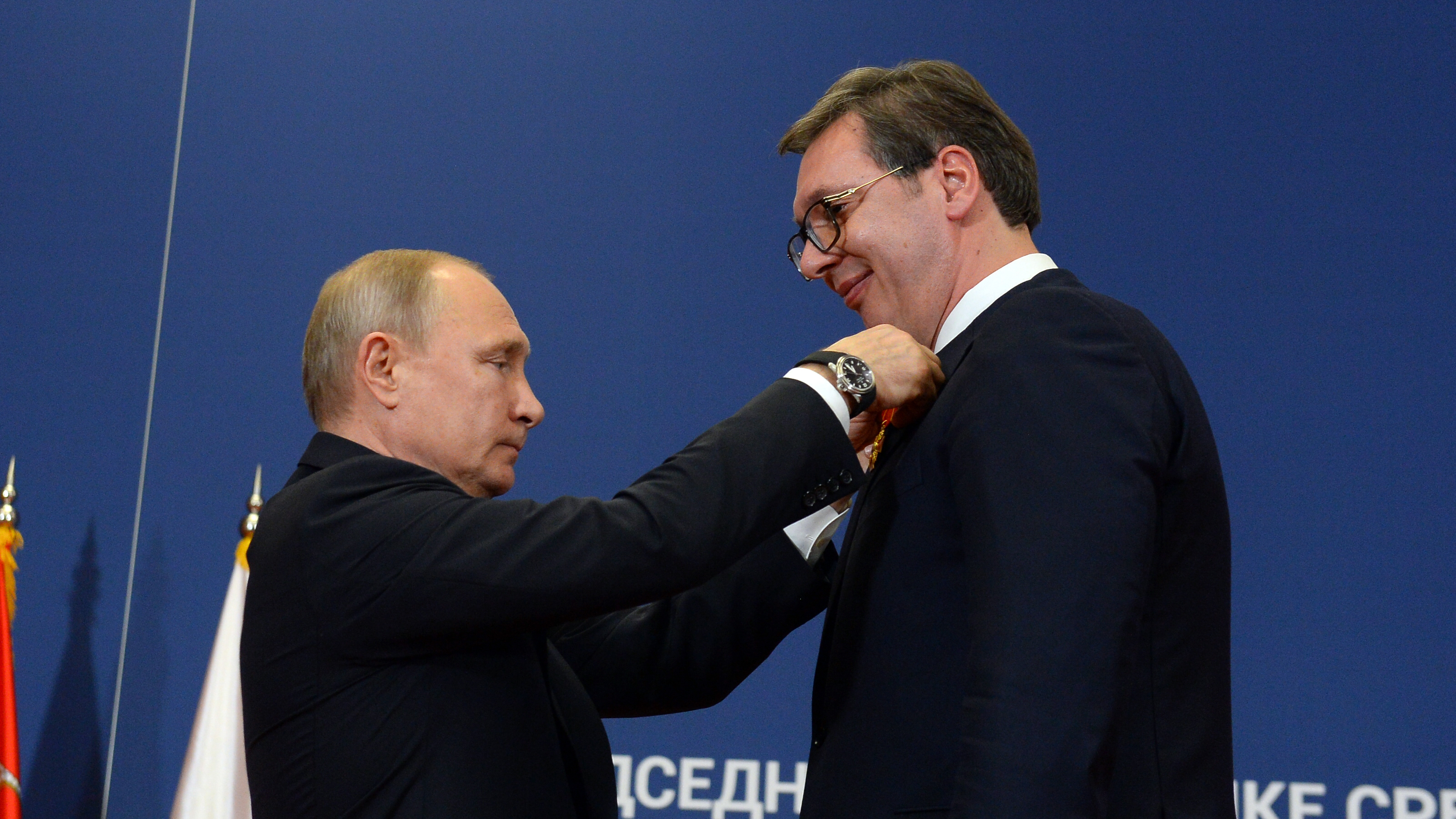 VIDEO Putin u Beogradu uručio Vučiću orden, Vučić Putinu poklonio psa