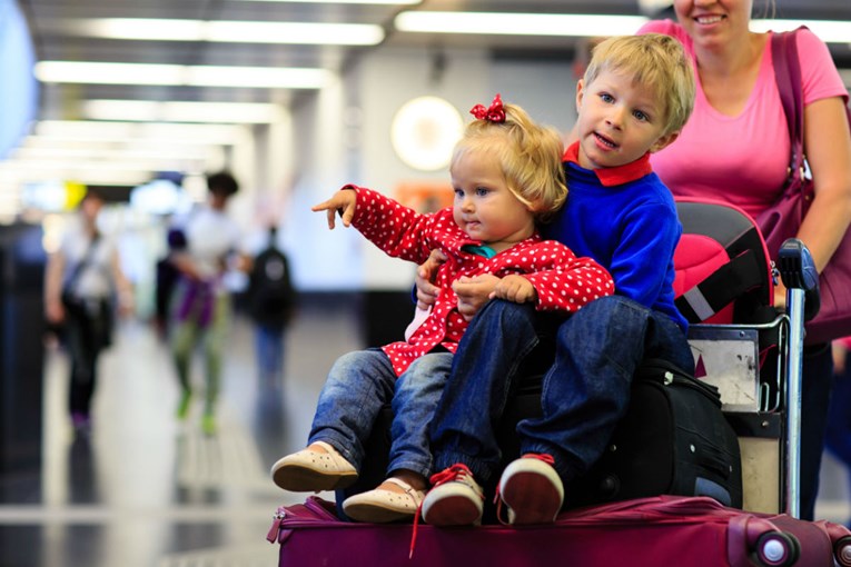 Stručnjaci upozoravaju roditelje da manje troše na igračke, a više na putovanja