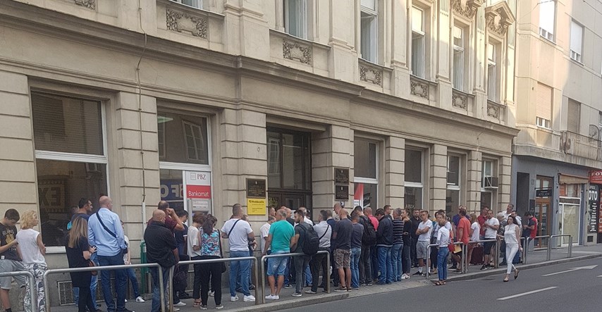Pogledajte red ispred zagrebačke policije za žurne putovnice, svi žele u Rusiju