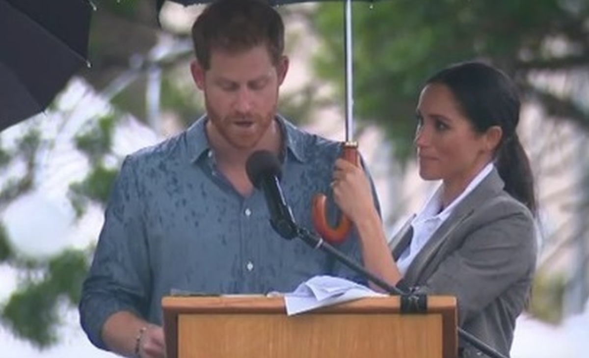 Rastopit ćete se kad vidite što je Meghan radila dok je Harry držao govor