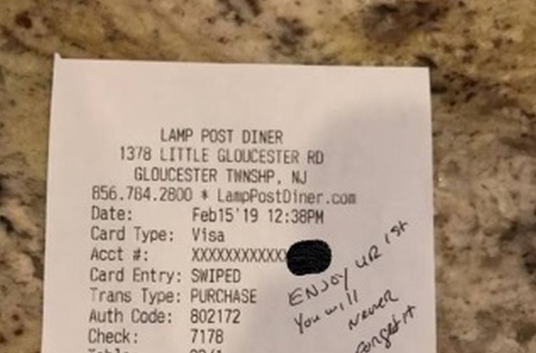 Policajac trudnoj konobarici ostavio 100 dolara napojnice i ovu poruku na računu