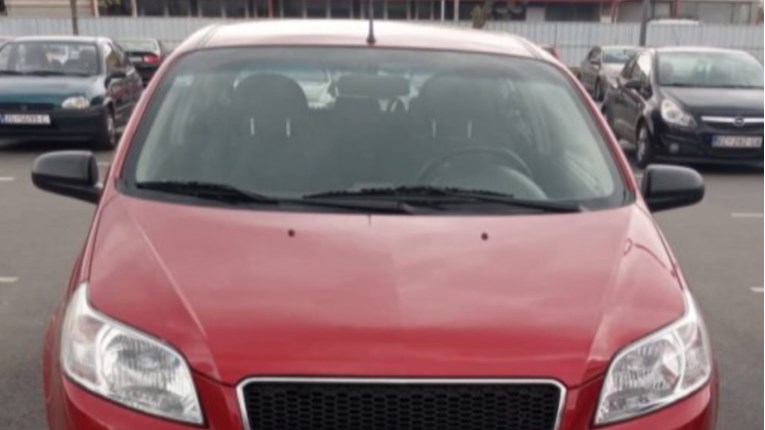 Naljutit će vas kad vidite kako je parkirao vlasnik ovog auta u Podravini