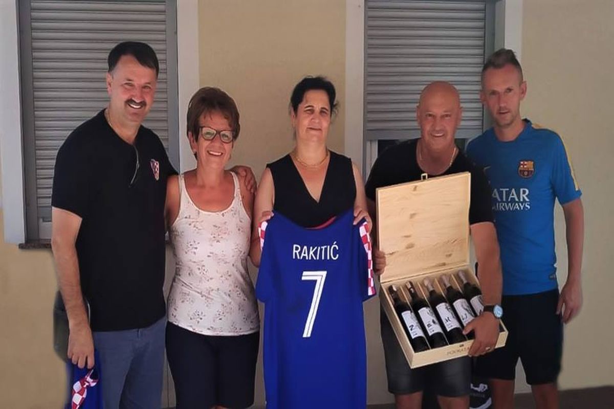 Vinarija iz BiH Ivanu Rakitiću darovala vinograd