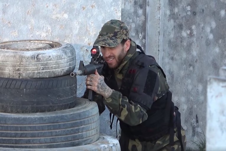 VIDEO Španjolci umjesto dresa obukli vojnu uniformu, a loptu zamijenili oružjem