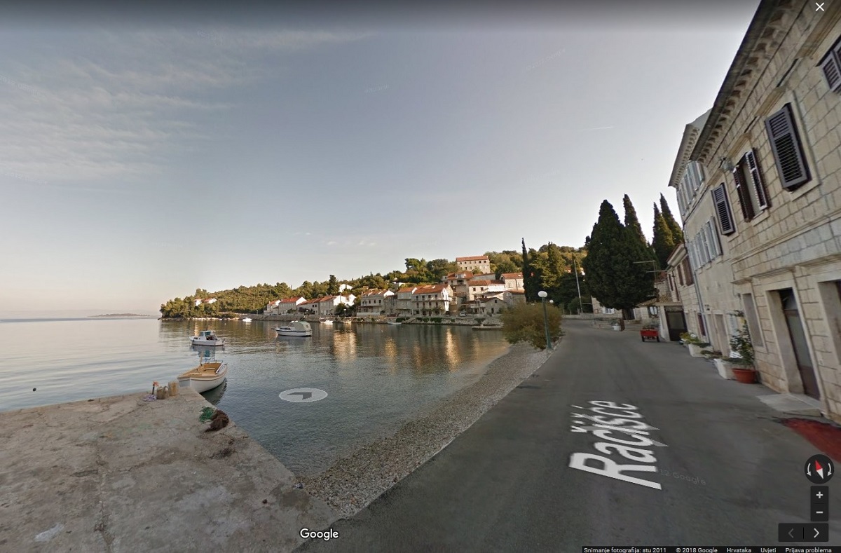 Na Korčuli rano ujutro izgorio i potonuo turistički brod