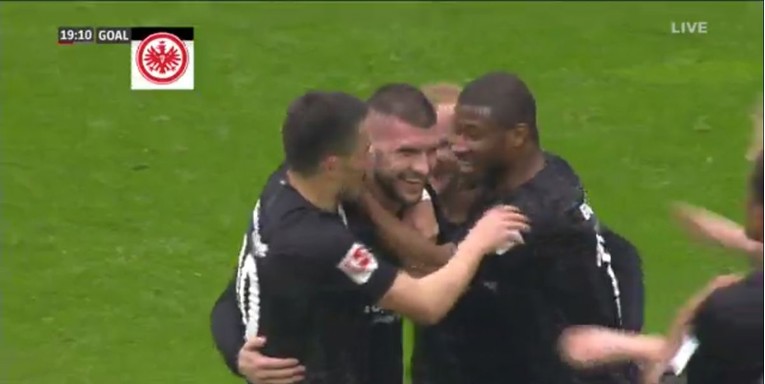 FOTO Rebić sretno zabio za Eintracht pa gol pripisali njegovom suigraču